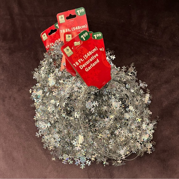 Iridescent snowflake Christmas garland - Picture 2 of 4